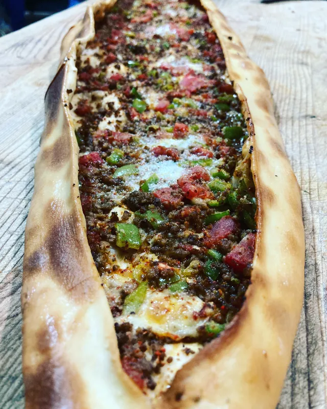 Kıymalı Sebzeli Pide